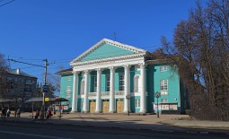 Рязанский музыкальный театр запустил продажу билеты онлайн.