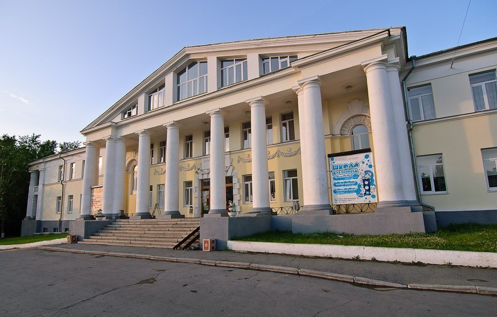 Г екатеринбург эльмаш. Центр культуры Эльмаш. ЦК Эльмаш Екатеринбург. Екатеринбург район Эльмаш. Дворец культуры Екатеринбург Уралмаш.